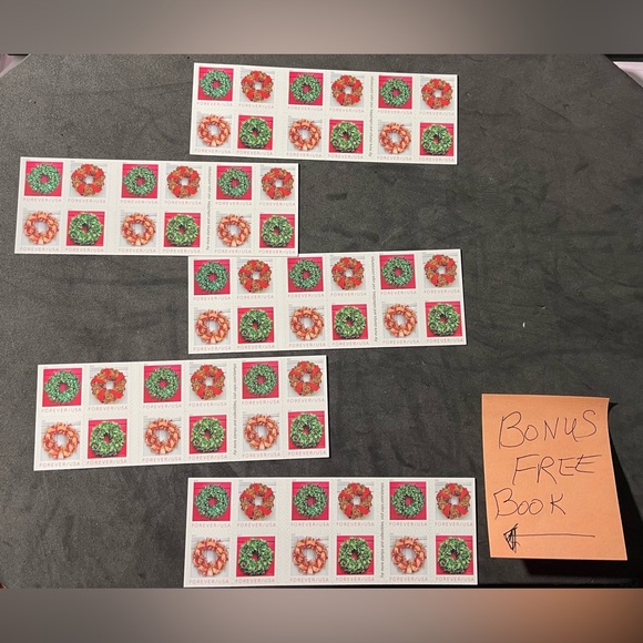 5 “HOLIDAY WREATHS” Booklets of Forever Christmas Stamps for the price of 4. - Picture 2 of 4